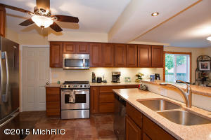 532 Cosmopolitan, Marshall, MI 49068 photo 3