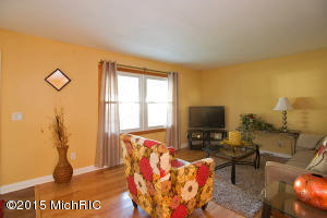 532 Cosmopolitan, Marshall, MI 49068 photo 2