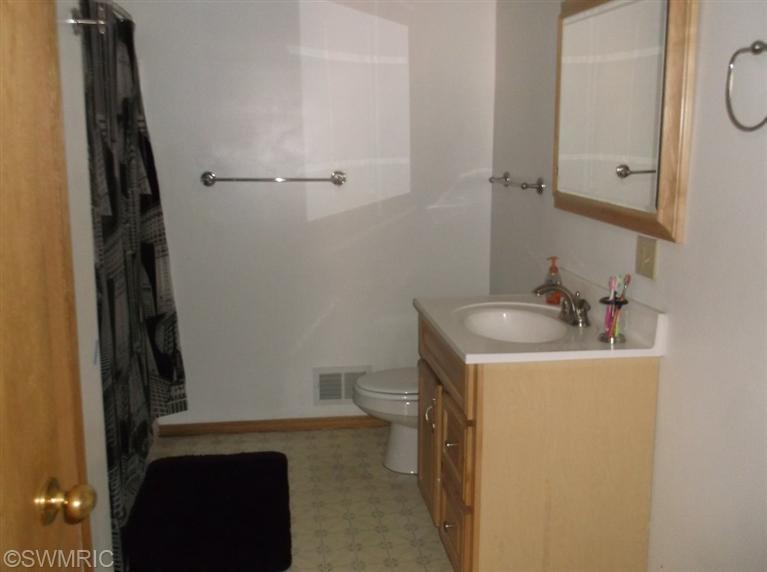 135 E Second St, Constantine, MI 49042 photo 10