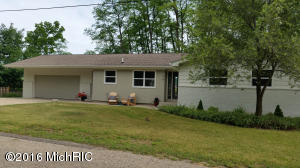 76 W Chestnut St, Douglas, MI 49406 photo 2