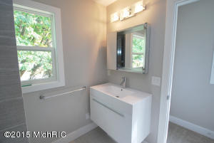 76 W Chestnut St, Douglas, MI 49406 photo 11