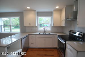 76 W Chestnut St, Douglas, MI 49406 photo 5