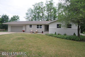 76 W Chestnut St, Douglas, MI 49406 photo 1