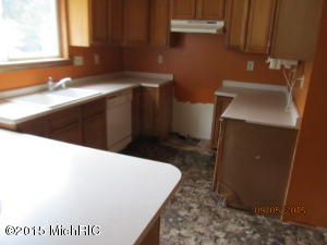 620 N Main St, Three Rivers, MI 49093 photo 2