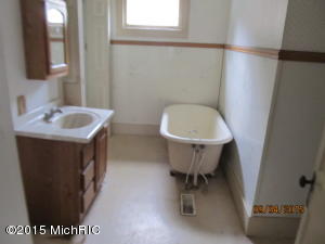 620 N Main St, Three Rivers, MI 49093 photo 3