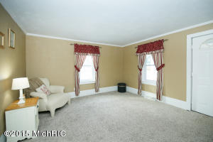 615 S Main St, Plainwell, MI 49080 photo 4