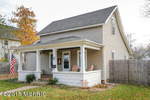 615 S Main St, Plainwell, MI 49080 photo 2