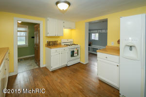 615 S Main St, Plainwell, MI 49080 photo 8