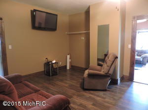 414 S Main St, Reading, MI 49274 photo 3