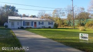 495 Avenue C, Springfield, MI 49037 photo 2