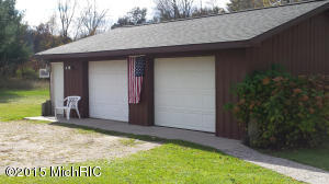 581 S Johnson St, White Cloud, MI 49349 photo 3