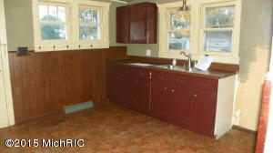 404 Elm St, Marcellus, MI 49067 photo 2
