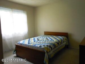 511 N Cherry St, Evart, MI 49631 photo 11