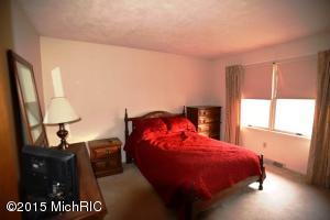 511 N Cherry St, Evart, MI 49631 photo 9