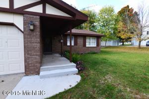 511 N Cherry St, Evart, MI 49631 photo 2