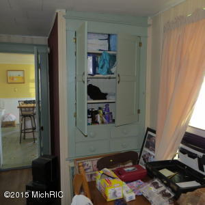 49 S 10th St, Plainwell, MI 49080 photo 5