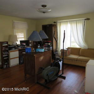 49 S 10th St, Plainwell, MI 49080 photo 8