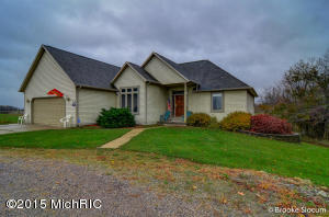261 W Sisson Rd, Freeport, MI 49325 photo 2