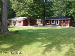 10770 Maple Dr, Riverdale, MI 48877 photo 1