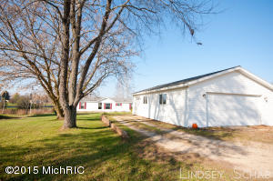 3755 E Shore Dr, Stanton, MI 48888 photo 6