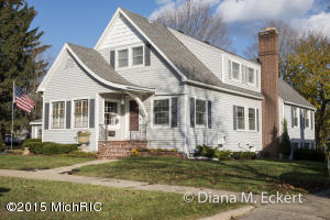 314 Pine St, Belding, MI 48809 photo 2