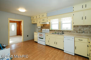 242 12th St, Plainwell, MI 49080 photo 8