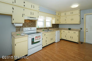 242 12th St, Plainwell, MI 49080 photo 7