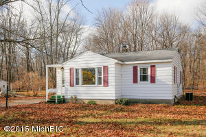 242 12th St, Plainwell, MI 49080 photo 2