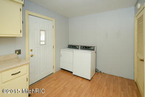242 12th St, Plainwell, MI 49080 photo 9
