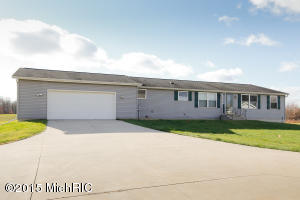 698 M-89, Plainwell, MI 49080 photo 2