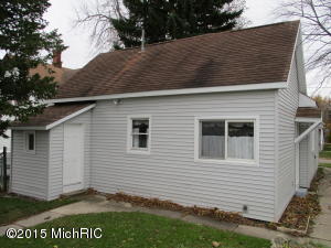 302 Fourth St, Manistee, MI 49660 photo 3