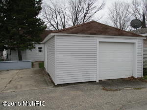 302 Fourth St, Manistee, MI 49660 photo 4