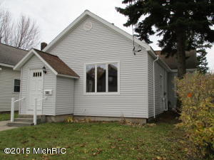 302 Fourth St, Manistee, MI 49660 photo 5