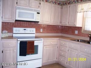 107 E Locust St, Three Oaks, MI 49128 photo 9