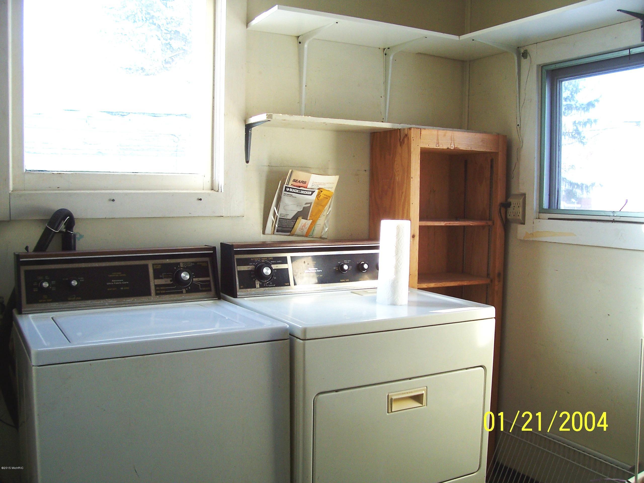 107 E Locust St, Three Oaks, MI 49128 photo 29