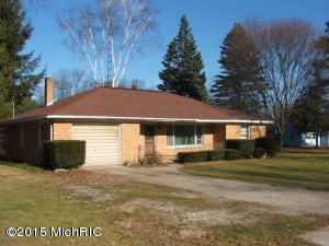 1343 E Wilcox Ave, White Cloud, MI 49349 photo 2