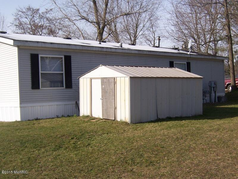 3784 East Shore Dr, Stanton, MI 48888 photo 2