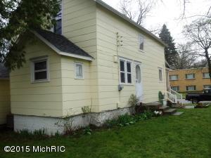215 Alderman St, Belding, MI 48809 photo 3