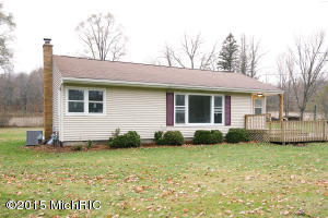 136 4th St, Plainwell, MI 49080 photo 1