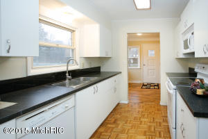 136 4th St, Plainwell, MI 49080 photo 5