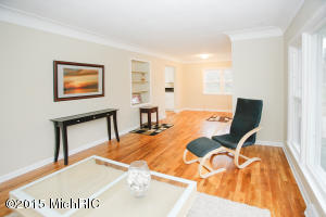 136 4th St, Plainwell, MI 49080 photo 4