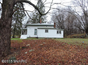 819 Grindle Dr, Lowell, MI 49331 photo 3