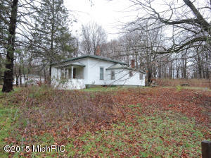 819 Grindle Dr, Lowell, MI 49331 photo 4