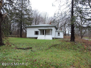 819 Grindle Dr, Lowell, MI 49331 photo 2