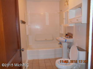 411 Spring St, Big Rapids, MI 49307 photo 9