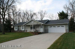 449 Forstrom Dr, Lowell, MI 49331 photo 1