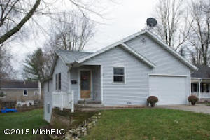 413 W Grant, Plainwell, MI 49080 photo 1