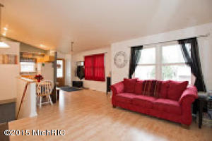 413 W Grant, Plainwell, MI 49080 photo 4