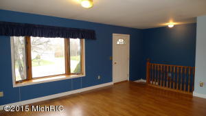 810 Morgan Dr, Belding, MI 48809 photo 2