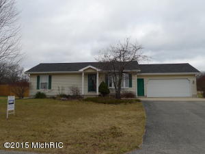 810 Morgan Dr, Belding, MI 48809 photo 1